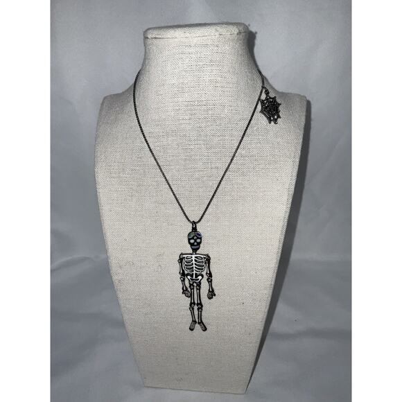 NWT BETSEY JOHNSON GLOW IN THE DARK HALLOWEEN SKELETON NECKLACE - Picture 4 of 14